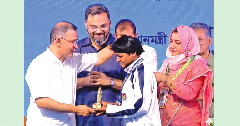 নতুন কুঁড়ি স্পোর্টস ফুটবল লালপুরের গর্ব ফারিহা