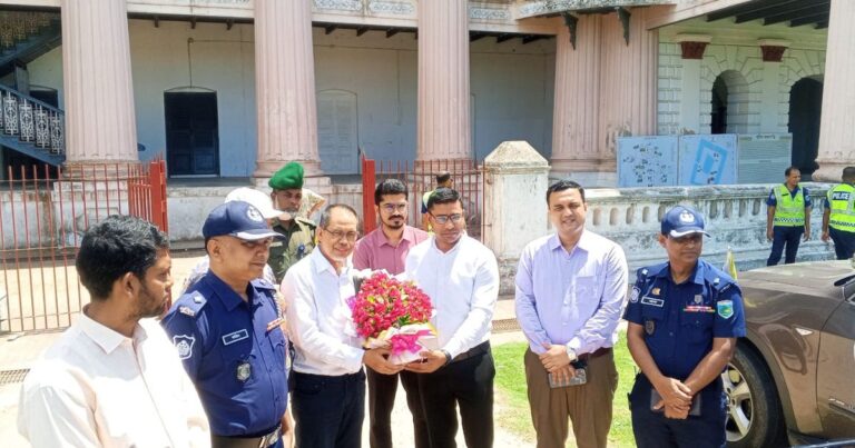 পুঠিয়ার ঐতিহ্যবাহী রাজবাড়ি পরিদর্শনে ব্রুনেইর রাষ্ট্রদূত