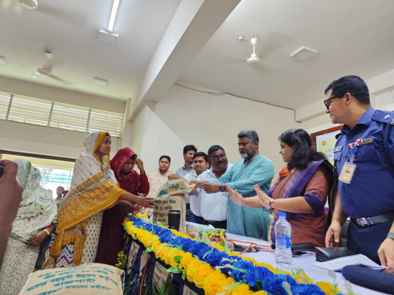 পোরশায় কৃষি প্রণোদনা বিতরণ উদ্বোধন