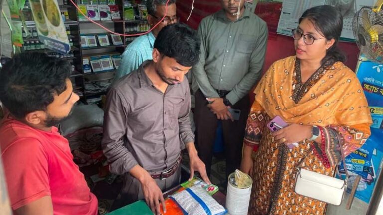 মোহনপুরে কীটনাশক ব্যবসায়ীকে জরিমানা