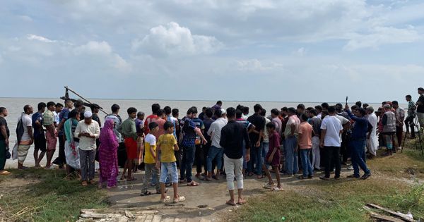 রাজশাহীর পদ্মায় নৌকাডুবি বাবা-ছেলে নিখোঁজ