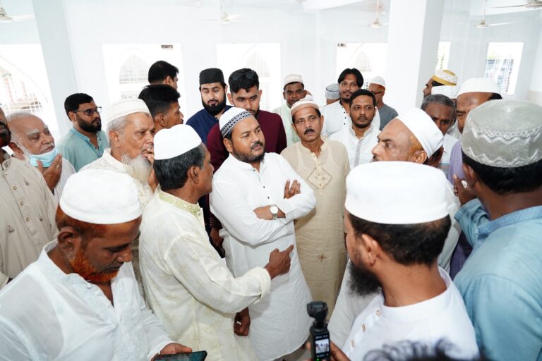 বায়তুস সালাম মসজিদের নতুন বহুতলভবন কাজপরিদর্শনে রাসিক প্রশাসক