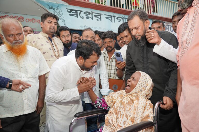 হতদরিদ্র ও প্রতিবন্ধীদের মাঝে খাদ্য সামগ্রী ও হুইলচেয়ার বিতরণ করলেন রাসিক প্রশাসক