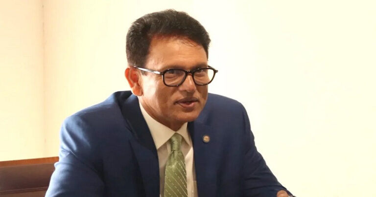 শিক্ষামন্ত্রীর পদত্যাগের দাবিতে রাজশাহী শিক্ষা বোর্ড ঘেরাও