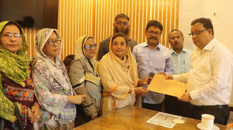 বিদ্যুতের ভুতুড়ে বিল প্রত্যাহার ও গ্রাহক হয়রানি বন্ধের স্মারকলিপি প্রদান