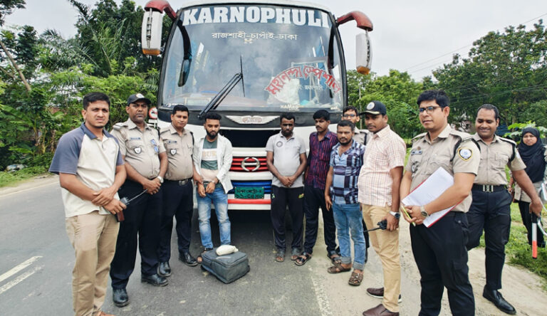 গোদাগাড়ীতে দেড় কোটি টাকার হেরোইনসহ মাদককারবারী গ্রেপ্তার