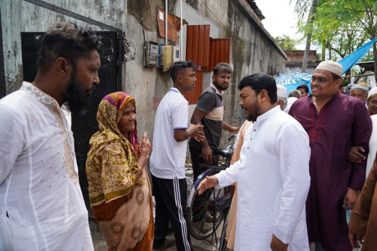 নগরীর আসাম কলোনী এলাকায় মসজিদ পরিদর্শনে রাসিক প্রশাসক