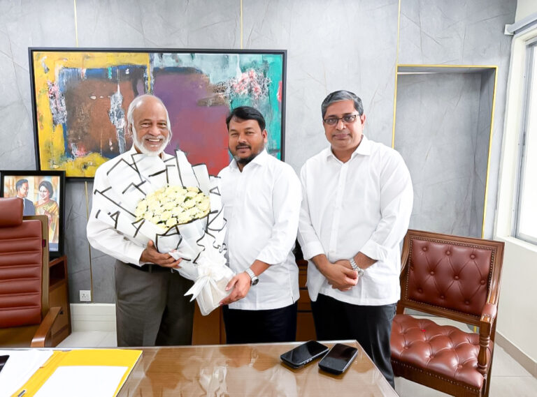 স্থানীয় সরকার, পল্লী উন্নয়ন ও সমবায় মন্ত্রীর সাথে রাসিক প্রশাসকের সাক্ষাৎ