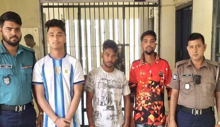 কলেজ ছাত্রীকে যৌন হয়রানি, নগরীতে কিশোর গ্যাংয়ের ৩ সদস্য গ্রেপ্তার