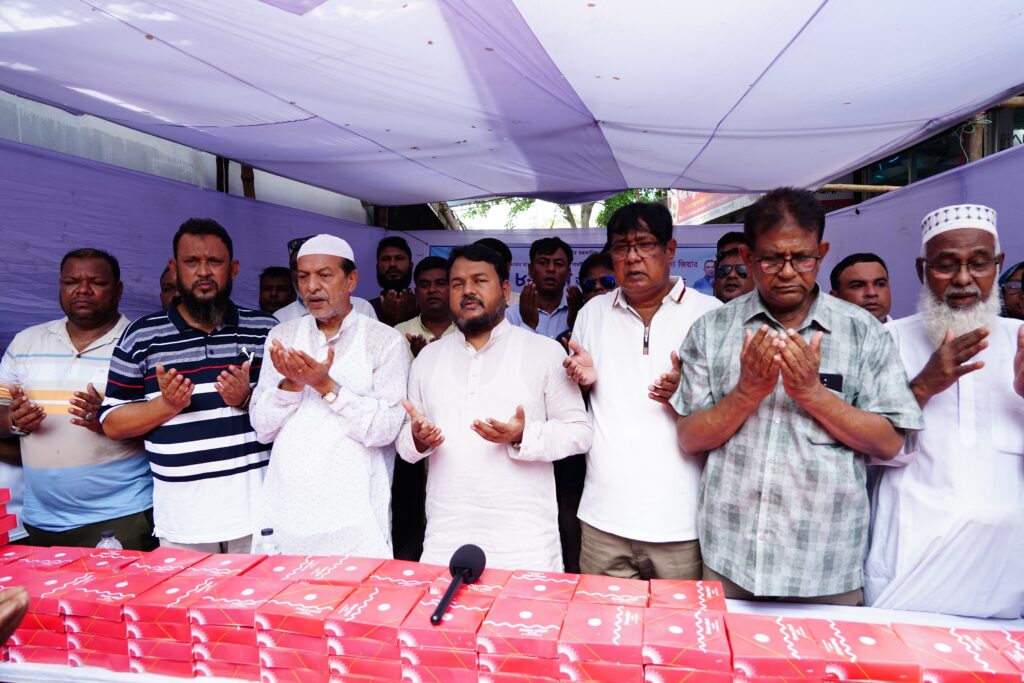 বেগম খালেদা জিয়ার জন্মদিন উপলক্ষে নগরীতে দোয়া ও দুঃস্থদের মাঝে খাবার বিতরণ