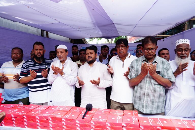বেগম খালেদা জিয়ার জন্মদিন উপলক্ষে নগরীতে দোয়া ও দুঃস্থদের মাঝে খাবার বিতরণ