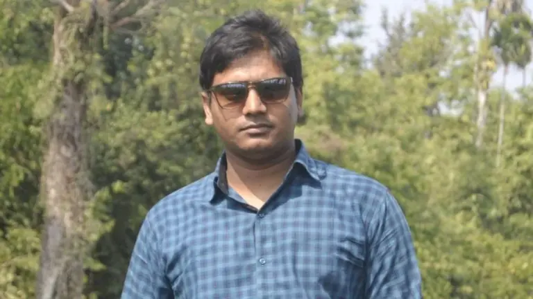 ঘুস নেওয়ার ভিডিও ভাইরাল তানোর ভূমি অফিসের সেই কর্মচারী বরখাস্ত