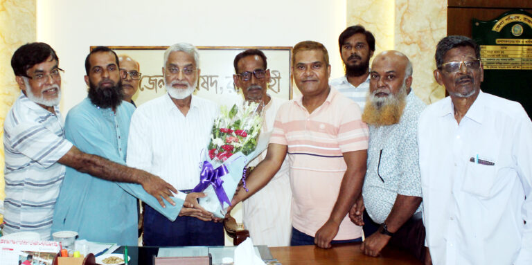 সদর দলিল লেখক সমিতির  পক্ষ থেকে জেলা পরিষদের প্রশাসককে ফুলেল শুভেচ্ছা