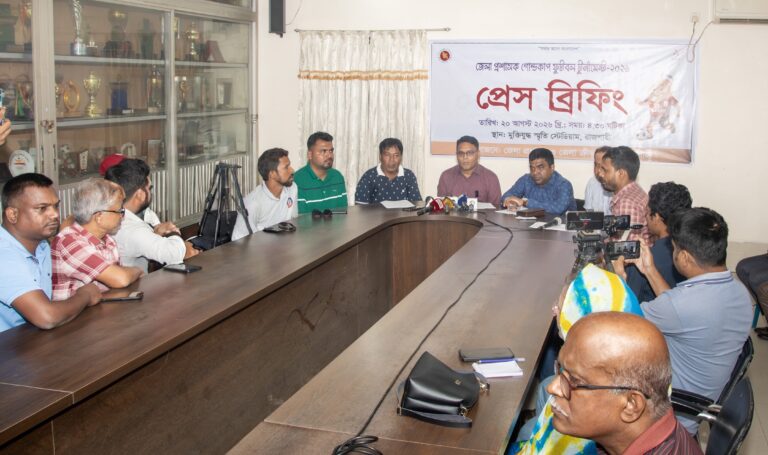 প্রধান অতিথি থেকে উদ্বোধন করবেন ভূমিমন্ত্রী মিনু  রাজশাহীতে জেলা প্রশাসক গোল্ডকাপ ফুটবল টুর্নামেন্ট উপলক্ষে সংবাদ সম্মেলন