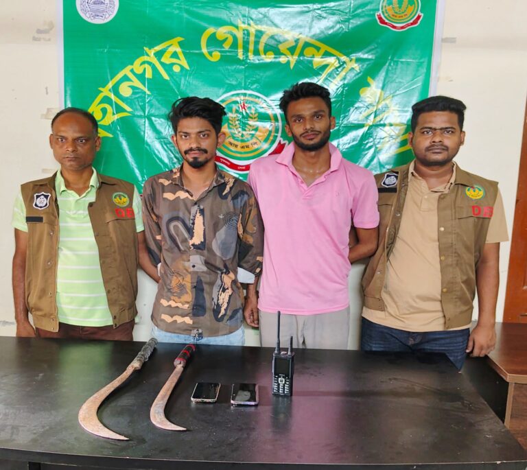 নগরীতে ছিনতাইয়ের প্রস্তুতিকালে  অস্ত্রসহ দুই ছিনতাইকারী গ্রেপ্তার
