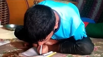 দুই হাত নেই, মুখে কলম  ধরে দাখিলে উত্তীর্ণ রিয়াদ