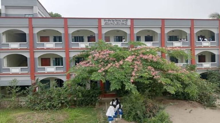 নগরীতে বিদ্যালয়ের ছয়তলা ভবন থেকে লাফ দিয়ে স্কুলছাত্রীর মৃত্য