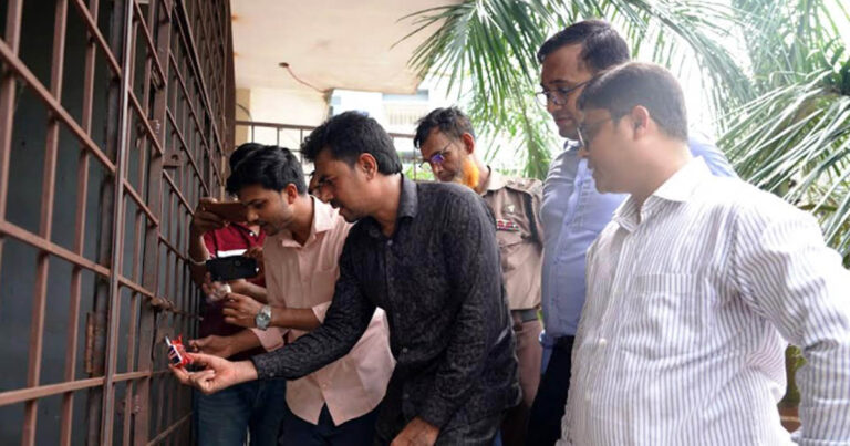 নগরীর ভূবনমোহন পার্কের অবৈধ স্থাপনা দখলমুক্ত