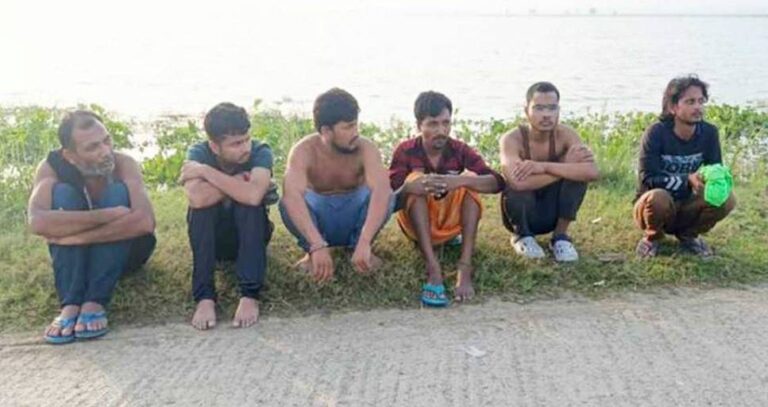 চাঁপাইনবাবগঞ্জ সীমান্তে ৬ জনকে পুশইনের চেষ্টা রুখে দিল বিজিবি