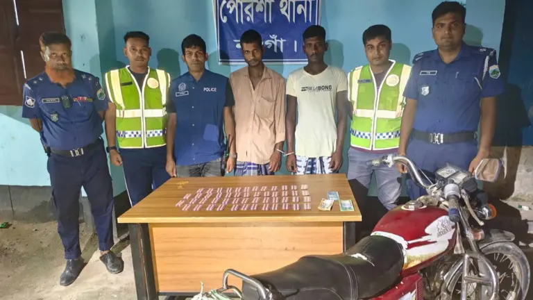 পোরশায় ট্যাপেন্টাডলসহ মোটরসাইকেল জব্দ, গ্রেপ্তার ২