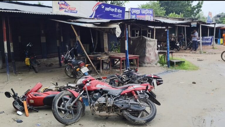বড়াইগ্রামে দু’পক্ষের  সংঘর্ষে আহত ৬