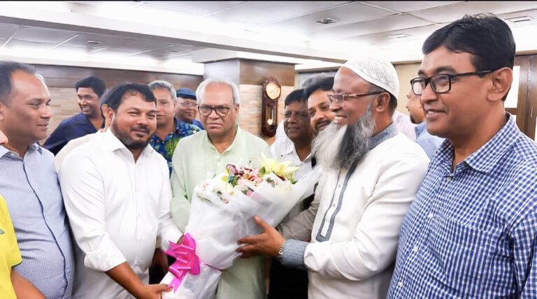 বিএনপির ভারপ্রাপ্ত মহাসচিব এ্যাড. রুহুল কবির রিজভীর সাথে  রাসিক প্রশাসকের সাক্ষাৎ  