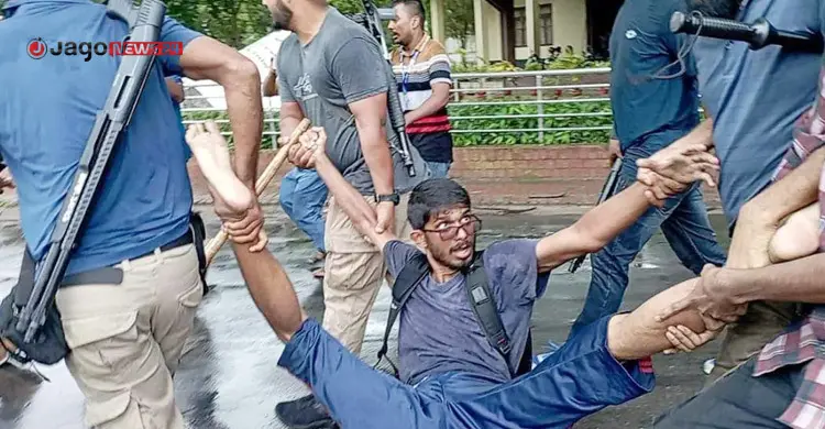 ফিরে দেখা ১ আগস্ট, রাবি থেকে শিক্ষার্থীদের তুলে নেওয়ার চেষ্টা, ঢাল হয়ে দাঁড়ান শিক্ষকরা