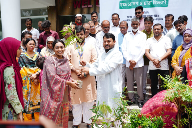 মাসব্যাপী বৃক্ষরোপণ ও চারা বিতরণ কর্মসূচির উদ্বোধন ২ বছরের মধ্যে রাজশাহী নগরী আরো সবুজ হয়ে উঠবে : রাসিক প্রশাসক