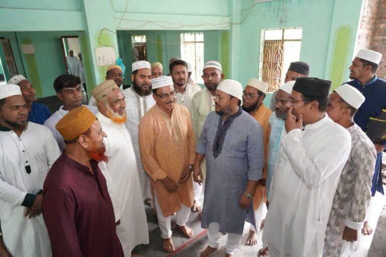 কাজলা বড় জামে মসজিদ পরিদর্শনে রাসিক প্রশাসক