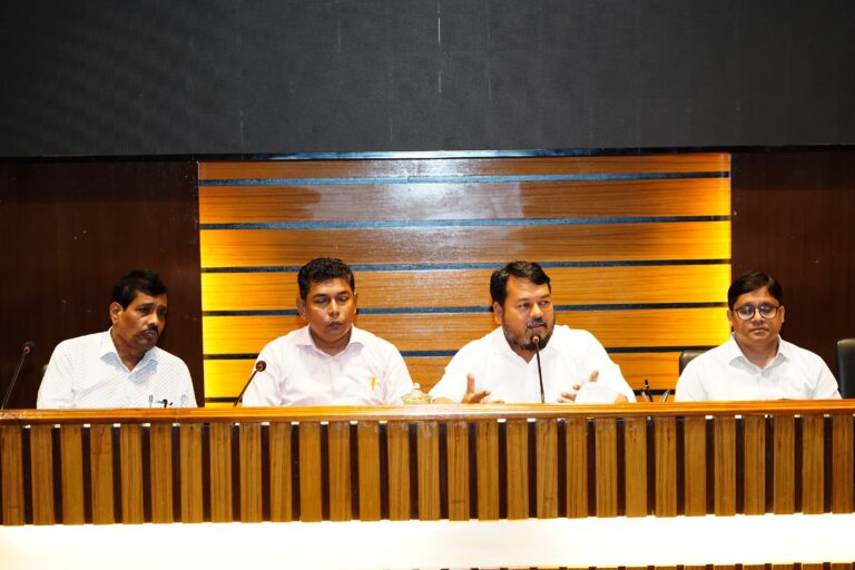 রাজস্ব বিভাগের সাথে রাসিক প্রশাসকের মতবিনিময়