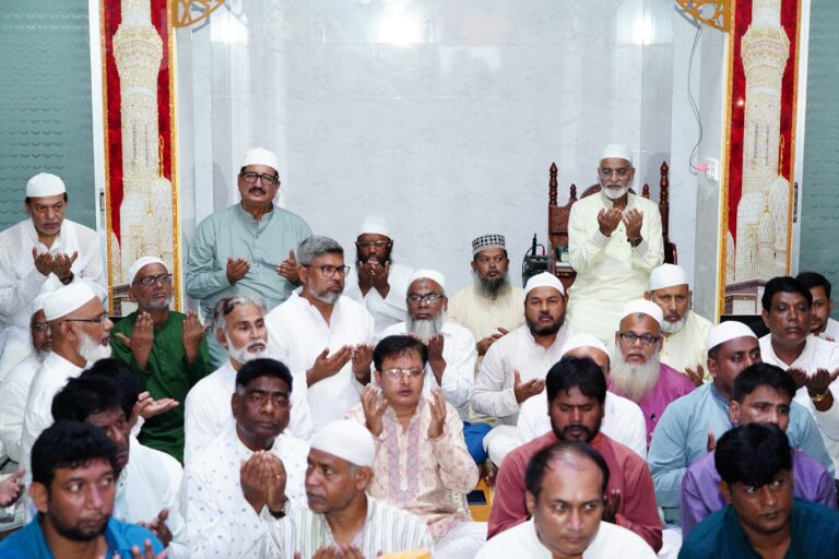 রাজশাহী মহানগর বিএনপির দোয়া মাহফিল অনুষ্ঠিত বেগম খালেদা জিয়া দেশের মানুষের হৃদয়ে থাকবেন: ভূমিমন্ত্রী মিনু