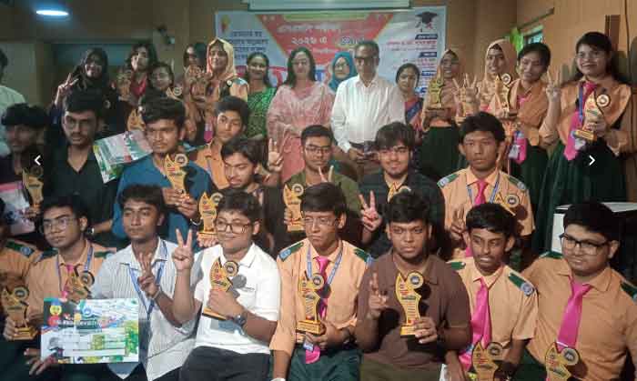 শিমুল মেমোরিয়ালে কৃতি শিক্ষার্থীদের সংবর্ধনা