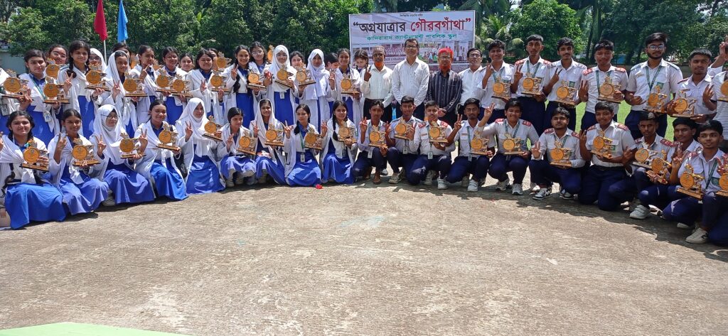 কাদিরাবাদ ক্যান্টনমেন্ট পাবলিক স্কুল বাগাতিপাড়ায় ১২২ কৃতি শিক্ষার্থীকে সংবর্ধণা