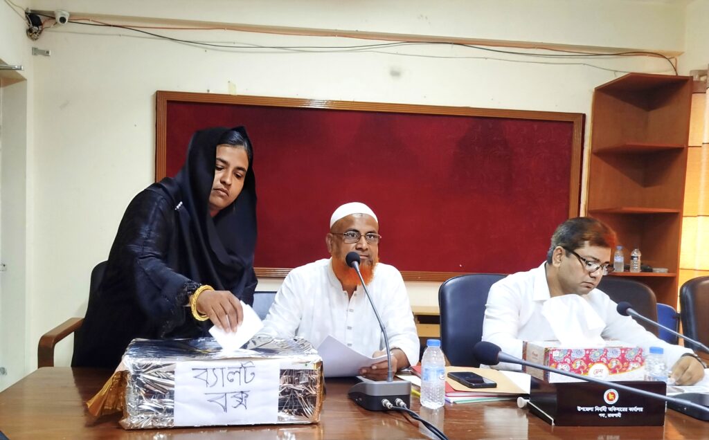 ভারপ্রাপ্ত চেয়ারম্যানের দায়িত্ব নিয়ে জটিলতা হড়গ্রাম ইউপিতে অনাস্থা ভোট