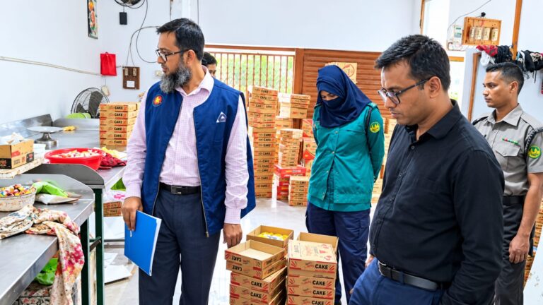 রাজশাহীতে জন্মদিনের কেক উৎপাদনকারীকে জরিমানা