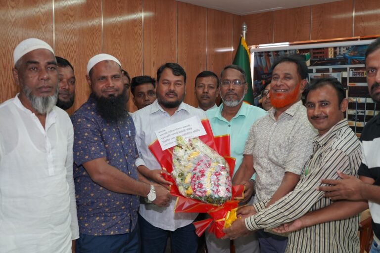 রাসিক প্রশাসকের কর্মচারী সমিতির সৌজন্য সাক্ষাৎ