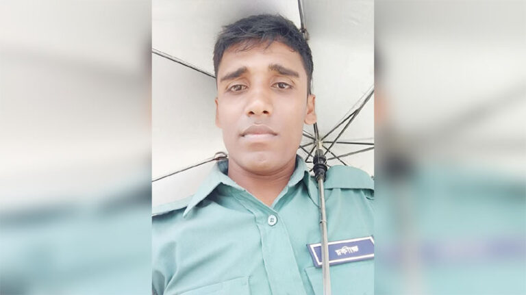 চাঁপাইনবাবগঞ্জে স্বর্ণ ছিনতাই মামলায়  দু’দিনের রিমান্ডে পুলিশ কনস্টেবল