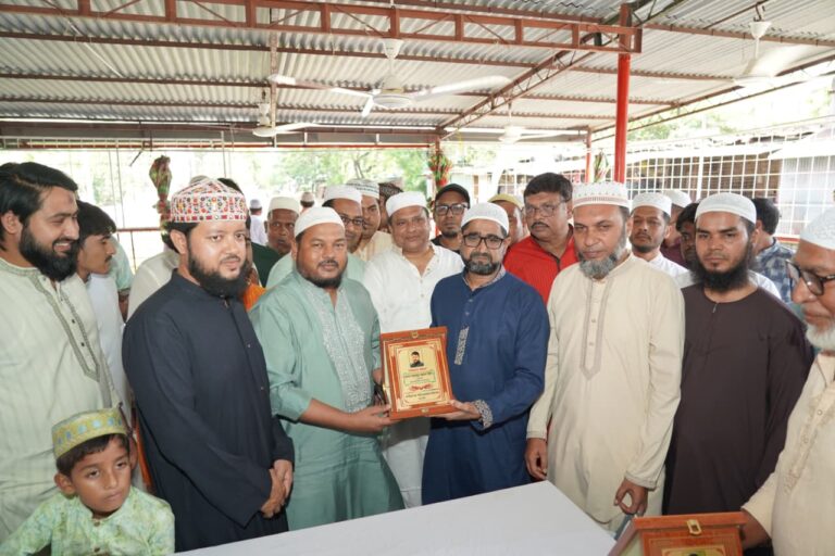 কাদিরগঞ্জ মসজিদ ও ঈদগাহ পরিদর্শনে রাসিক প্রশাসক