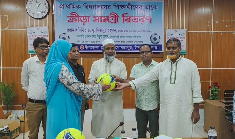 গোমস্তাপুরে বিভিন্ন বিদ্যালয়ে ক্রীড়া সামগ্রী  প্রদান