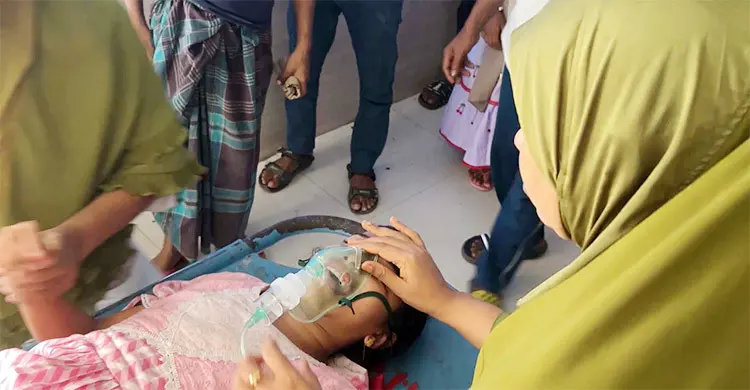 চাঁপাইনবাবগঞ্জে স্কুল ফিডিংয়ের খাবার খেয়ে  অসুস্থ শিক্ষার্থী বেড়ে ১৫, হাসপাতালে ভর্তি