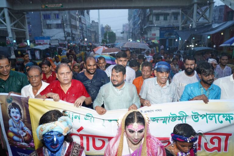 জন্মাষ্টমী উপলক্ষে নগরীতে বর্ণাঢ্য শোভাযাত্র