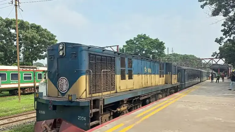 লাভের আশায় ১১টি লোকাল ট্রেন ইজারা দেবে পশ্চিমাঞ্চল রেল
