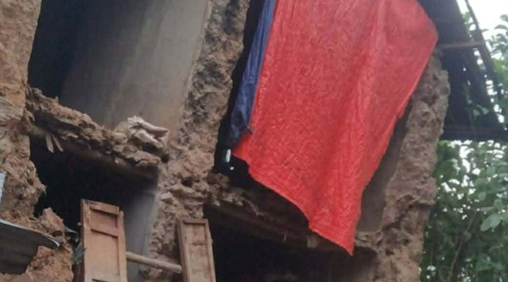 তানোরে মাটির দেয়াল ধসে গৃহবধুর মৃত্যু