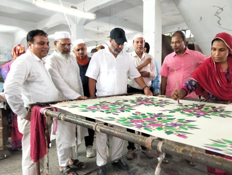 বন ও পরিবেশ প্রতিমন্ত্রীর রাজশাহী রেশম কারখানা পরিদর্শন
