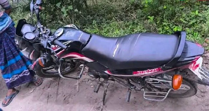 বাগমারায় চুরি করতে এসে মোটরসাইকেল ফেলে পালিয়েছে চোর