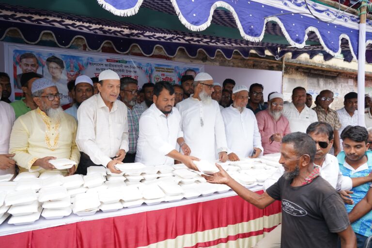 বিএনপির প্রতিষ্ঠাবার্ষিকী উপলক্ষে নগরীতে দুস্থদের মাঝে খাবার বিতরণ
