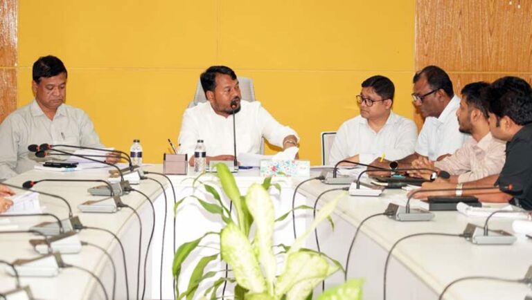 বিদ্যুৎ শাখার কর্মকর্তা-কর্মচারীদের রাসিক প্রশাসকের মতবিনিময়