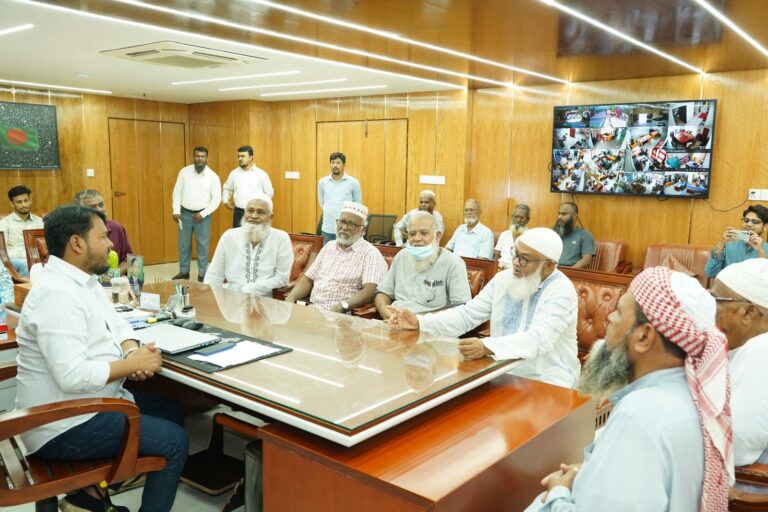 রাসিক প্রশাসকের সঙ্গে  মসজিদ কমিটির নেতৃবৃন্দের সৌজন্য সাক্ষাৎ
