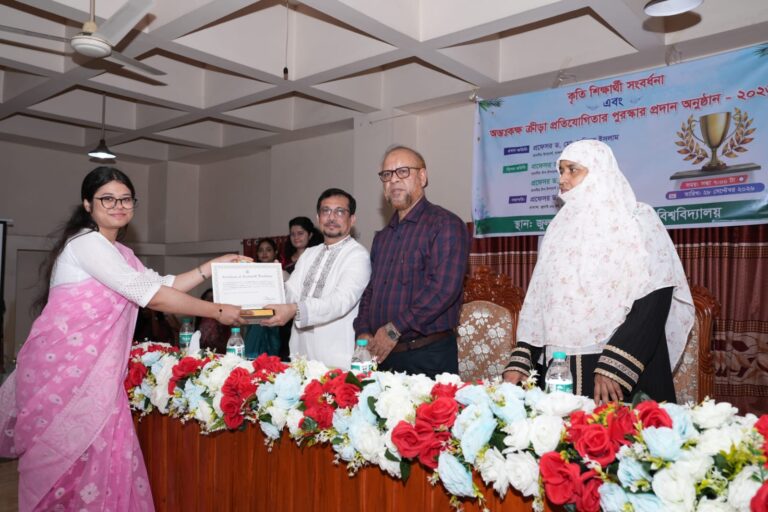 রাবি জুলাই-৩৬ হলে ৪৬ কৃতি শিক্ষার্থীকে সংবর্ধনা