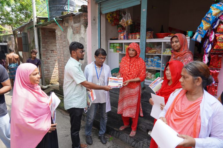 ডেঙ্গু প্রতিরোধে নগরীর ৩০ ওয়ার্ডে লিফলেট বিতরণ